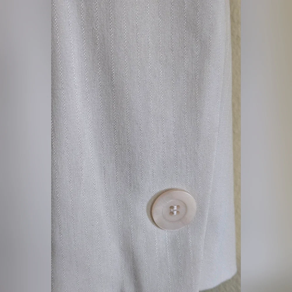 Kasper Womens Creme Pant Suit With Slight Pinstripe Accent - Picture 4 of 9